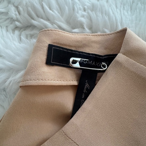 Beige sleeveless blouse with beading - Picture 3 of 4